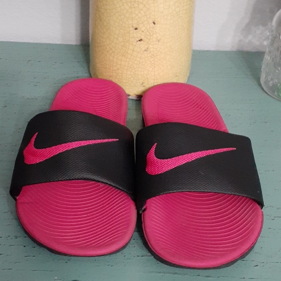 maroon nike slides